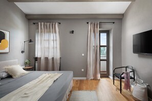 7 quartos, ferros/tábuas de passar roupa, Wi-Fi, roupa de cama