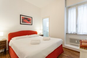 2 habitaciones, tabla de planchar con plancha y cuna de viaje 