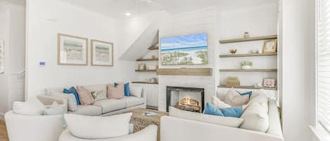 Smart TV, fireplace
