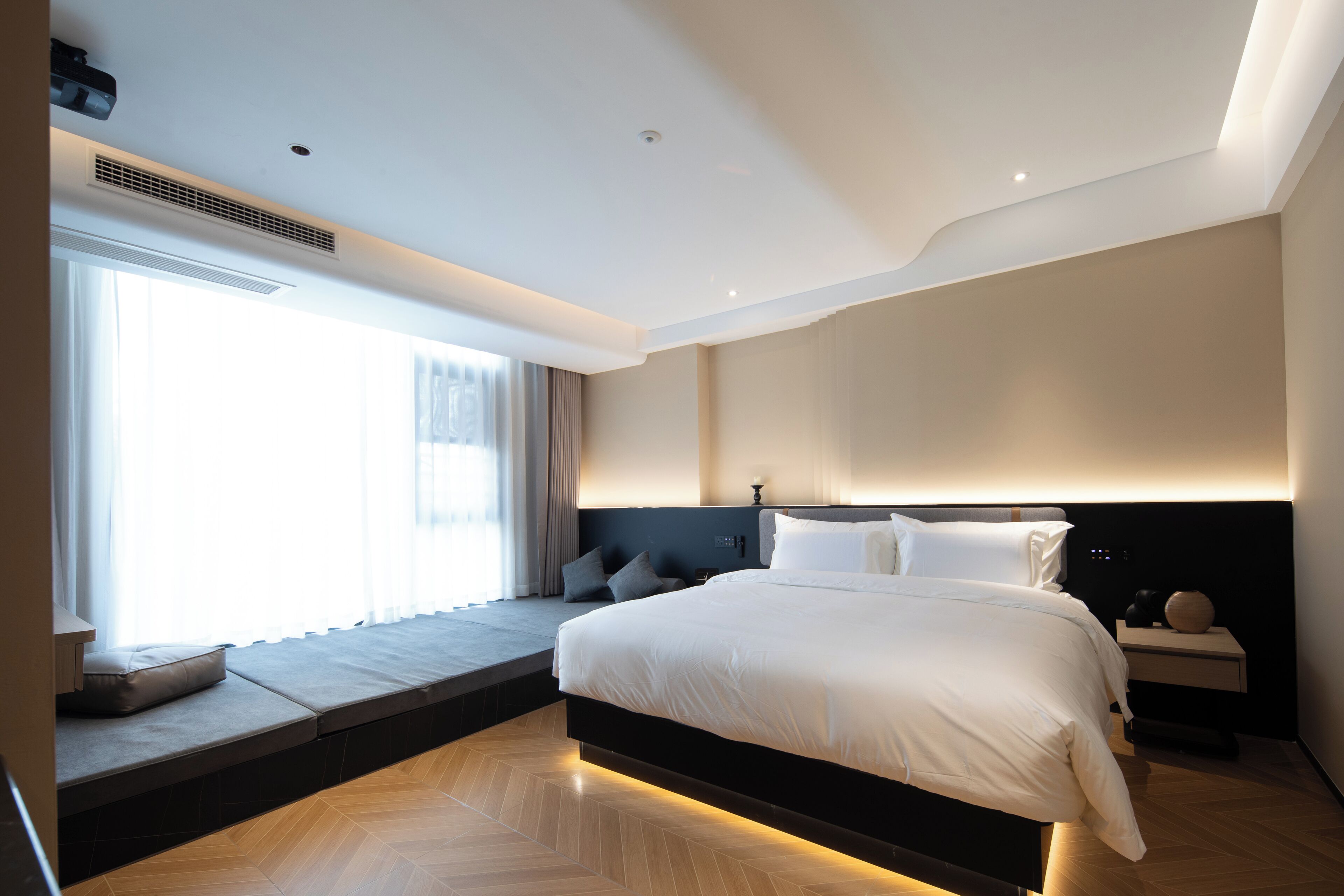 Standard Double Room | Iron/ironing board, free WiFi, bed sheets