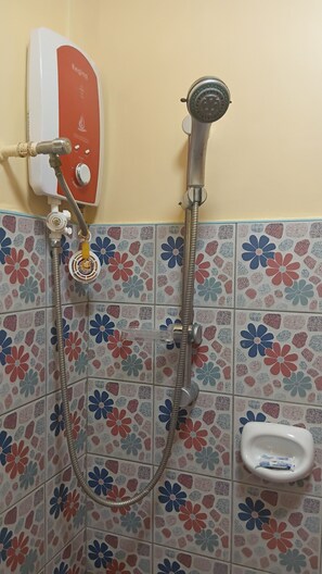 Chambre Simple Classique, 1 chambre, balcon | Salle de bain