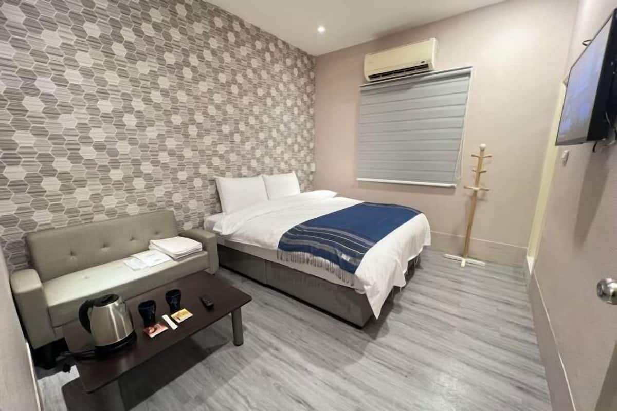 Soundproofing, WiFi (free), bed sheets