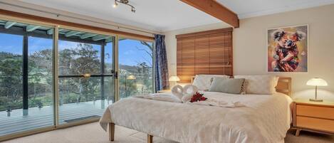 4 habitaciones, tabla de planchar con plancha, internet y ropa de cama