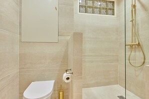 Departamento | Baño | Secadora de cabello, jabón, shampoo 