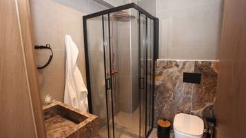 Appartamento Deluxe | Bagno | Pantofole