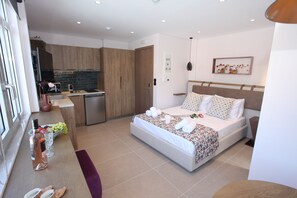 Deluxe Apartment | 1 bedroom, premium bedding, free WiFi, bed sheets - IPELHOME AVISSINIAS BOUTIQUE APARTMENTS (Athens)