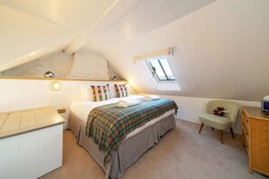 Iron/ironing board, travel crib, free WiFi, bed sheets - Barometer Cottage (Broughty Ferry, Dundee)