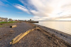 Beach nearby - Barometer Cottage (Broughty Ferry, Dundee)
