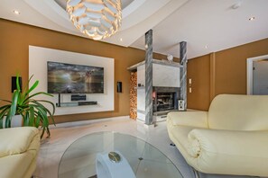 TV, fireplace, DVD player, stereo - Villa Ost - Apartment Simone - high-quality designed domicile (Zinnowitz)