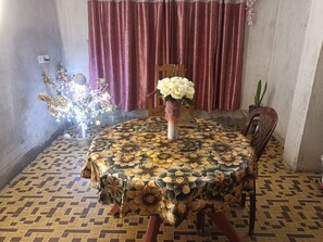 Deluxe Double Room | In-room dining - Kalzug (Katihar)
