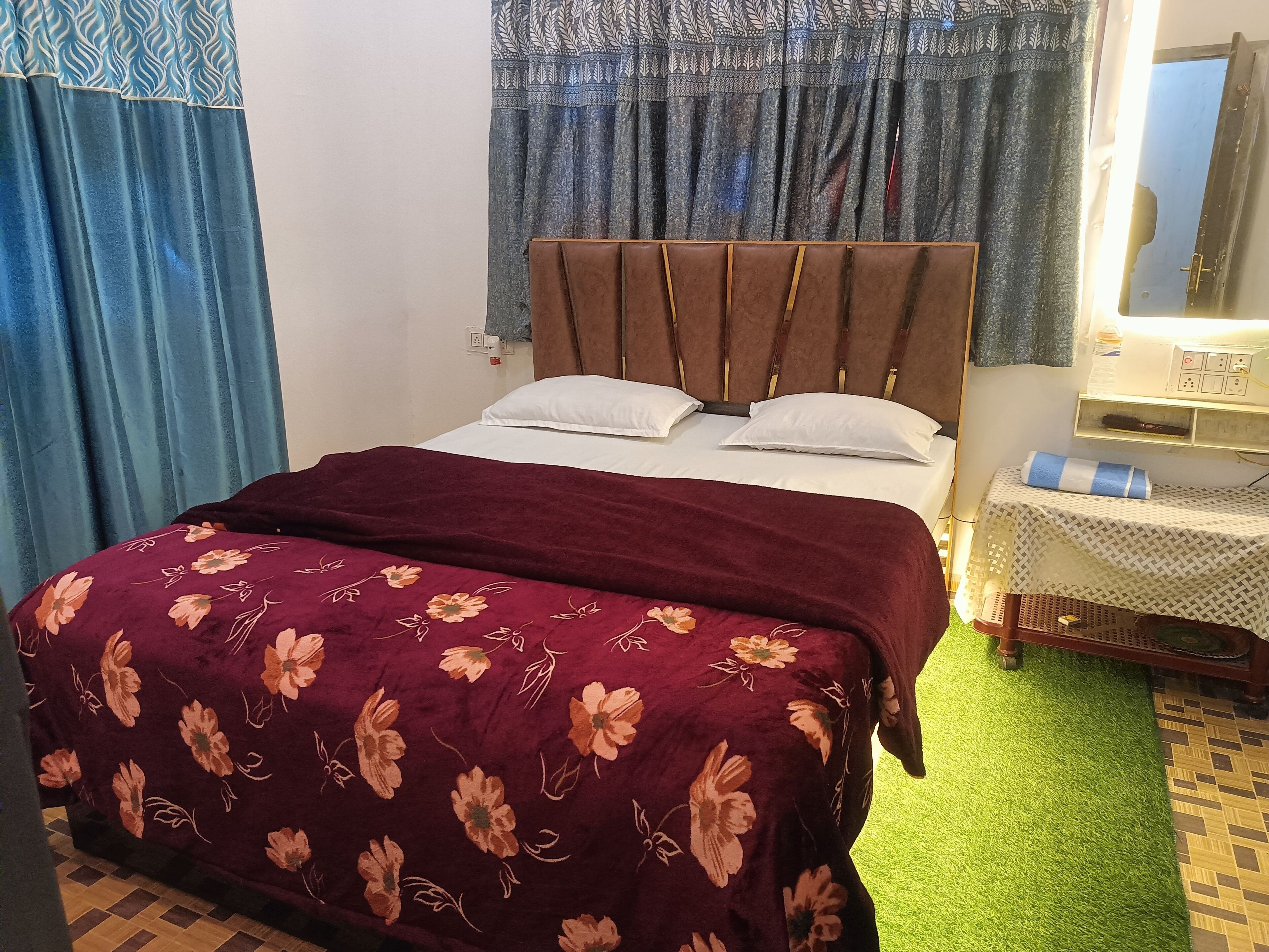 Deluxe Double Room | Desk, laptop workspace, free WiFi