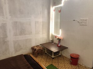 Deluxe Double Room | In-room dining