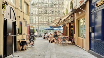 Apartment | Outdoor dining