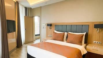Deluxe Double Room | Minibar, in-room safe, laptop workspace, blackout drapes