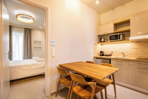 Standard Apartment, City View | Private kitchen