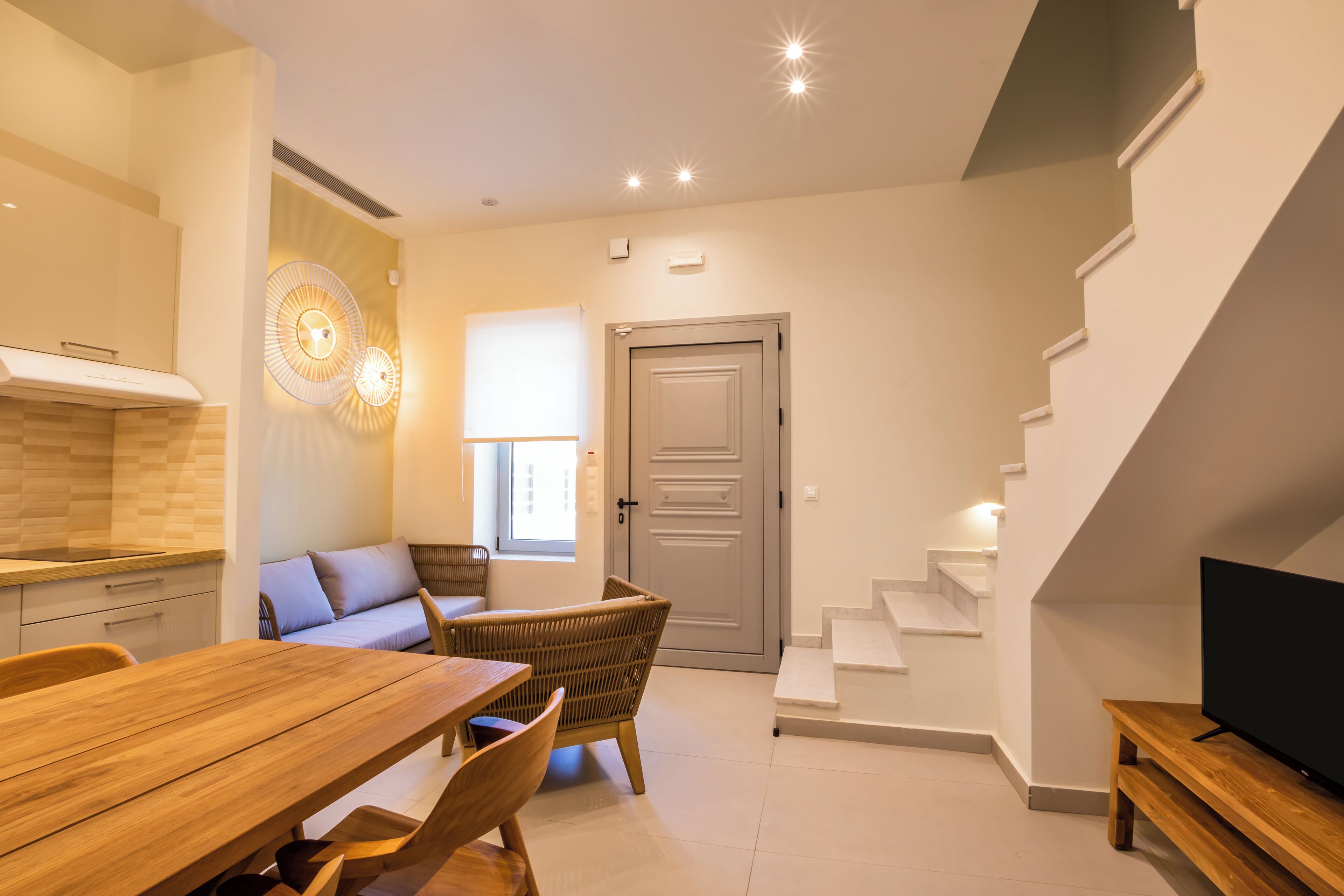 Standard Apartment, City View | In-room dining