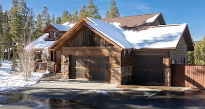 Wagon Ranch Ultimate Retreat | Hot Tub | Families