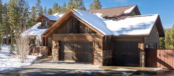 Wagon Ranch Ultimate Retreat | Hot Tub | Families