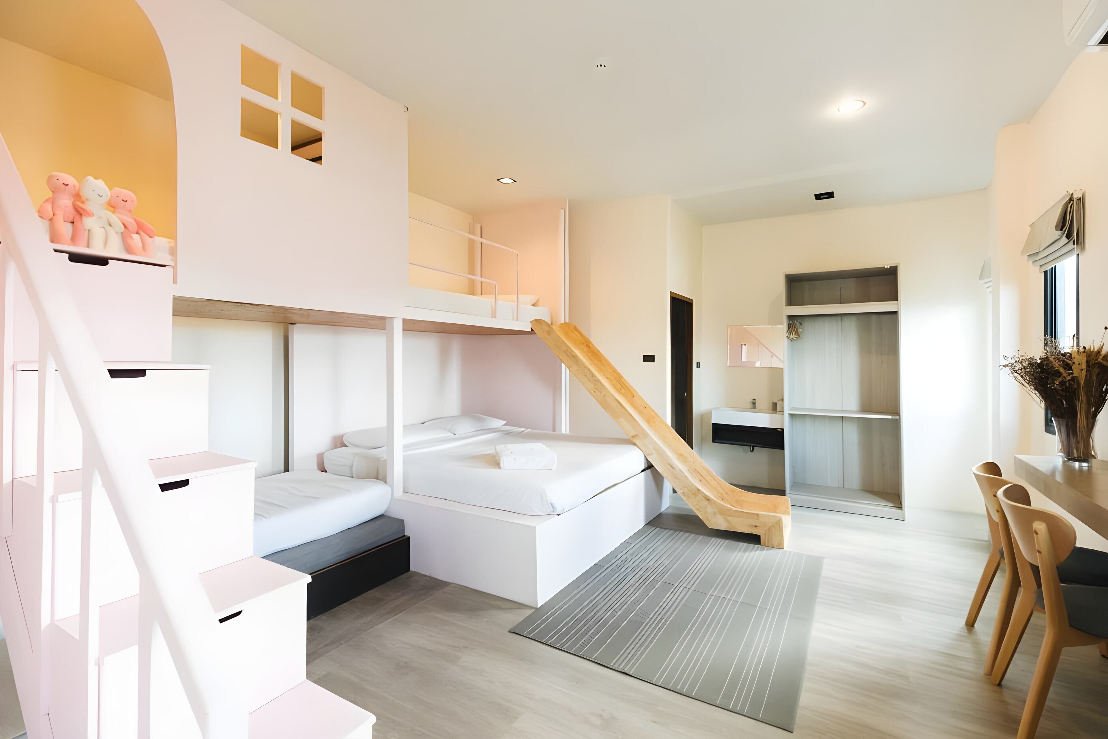 Rom – deluxe, flere senger, ikke-røyk, byutsikt | Terrasse/patio