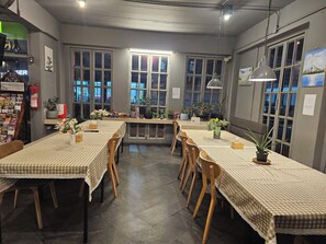 Free daily continental breakfast - Mandalar Arch 39 Hotel (Chiang Mai)