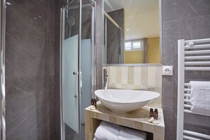 Apartment | Bathroom | Hair dryer - Modern Apartement Center of Paris (Paris)