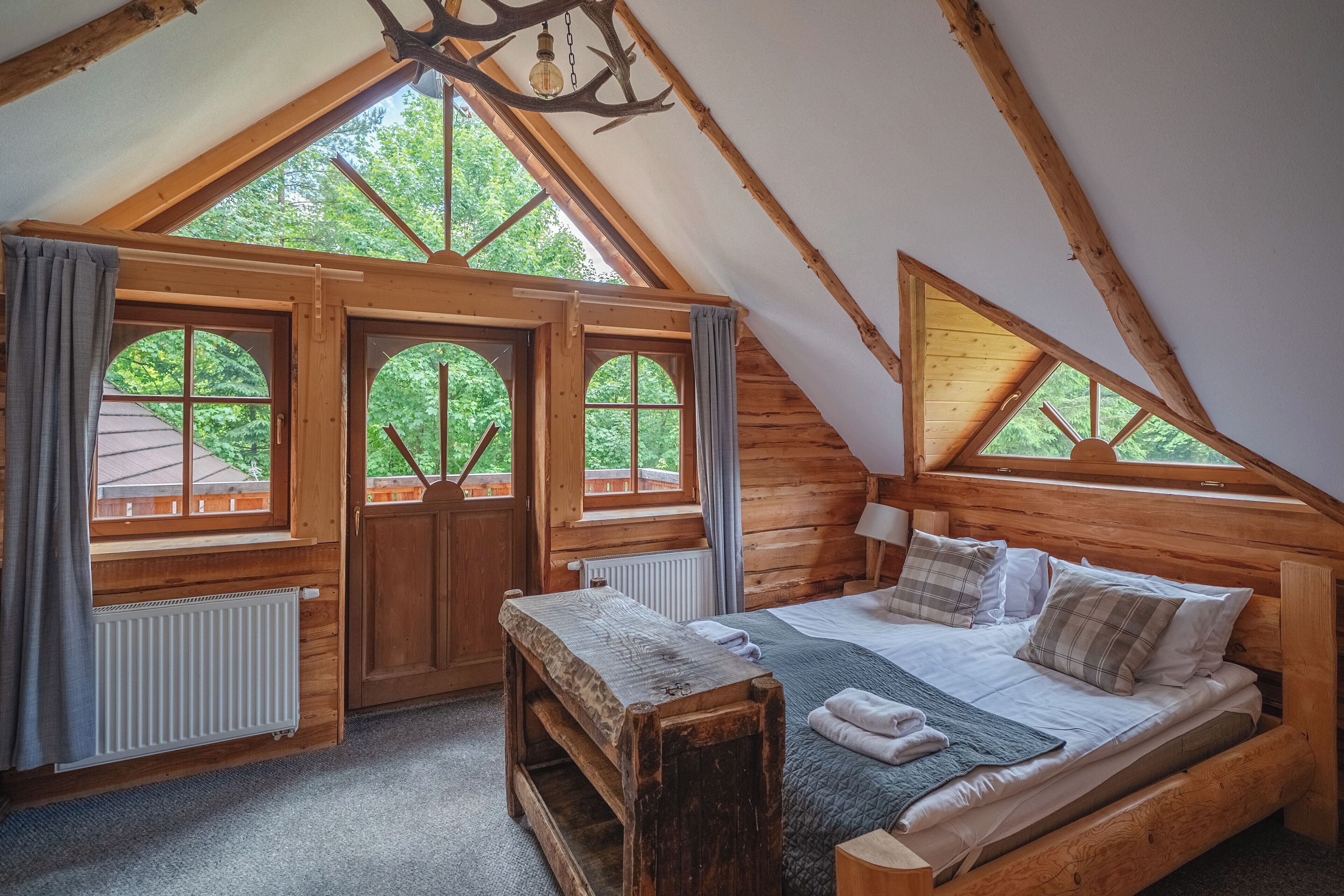 Deluxe Chalet, 2 Bedrooms | Soundproofing, iron/ironing board, free WiFi, bed sheets