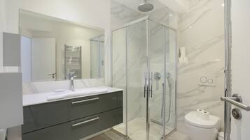 Apartamento | Baño | Secador de pelo, jabón y champú