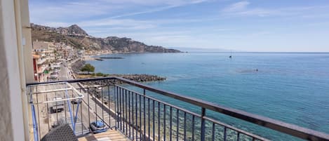 Appartement Supérieur, balcon, vue mer | Terrasse/Patio