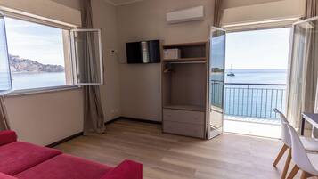 1 bedroom, in-room safe, iron/ironing board, free WiFi