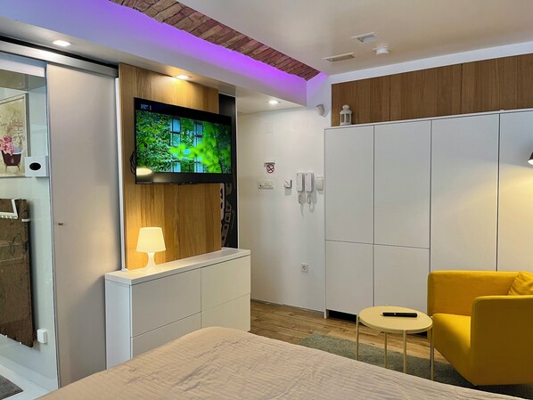 1 bedroom, iron/ironing board, WiFi, bed sheets - New several 1-bedroom APARTMENTS
with AC, WiFi in city centar. (Zagreb)