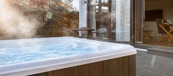 Three Bedrom Luxury Lodge with Hot Tub