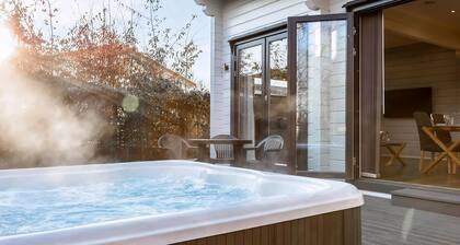 Three Bedrom Luxury Lodge with Hot Tub