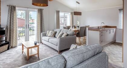 Three Bedrom Luxury Lodge with Hot Tub