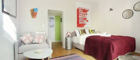 House | 1 bedroom, laptop workspace, iron/ironing board, bed sheets