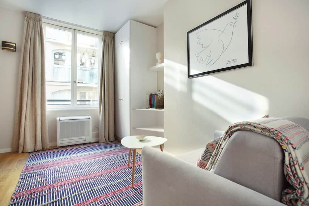 Sublime and new Studio Le Marais / Beaubourg