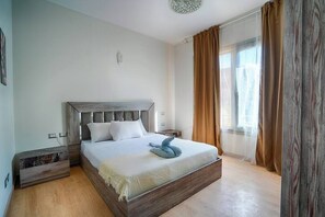 2 bedrooms, iron/ironing board, WiFi