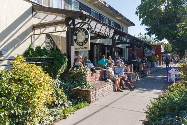 A coffee shop with outdoor seating and a patio area.