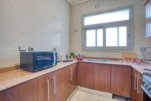 Fridge, microwave, oven, stovetop - The Suite, Palm Hills - VG4223, Residential Suites near AUC by ELEGANT (New Cairo City)