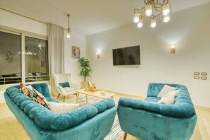 TV - The Suite, Palm Hills - VG281 (New Cairo City)