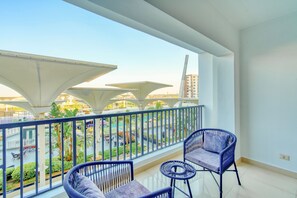 Terrace/patio - The Lofts across AUC - C118, LOFTS BY ELEGANT - WITH POOL (New Cairo City)