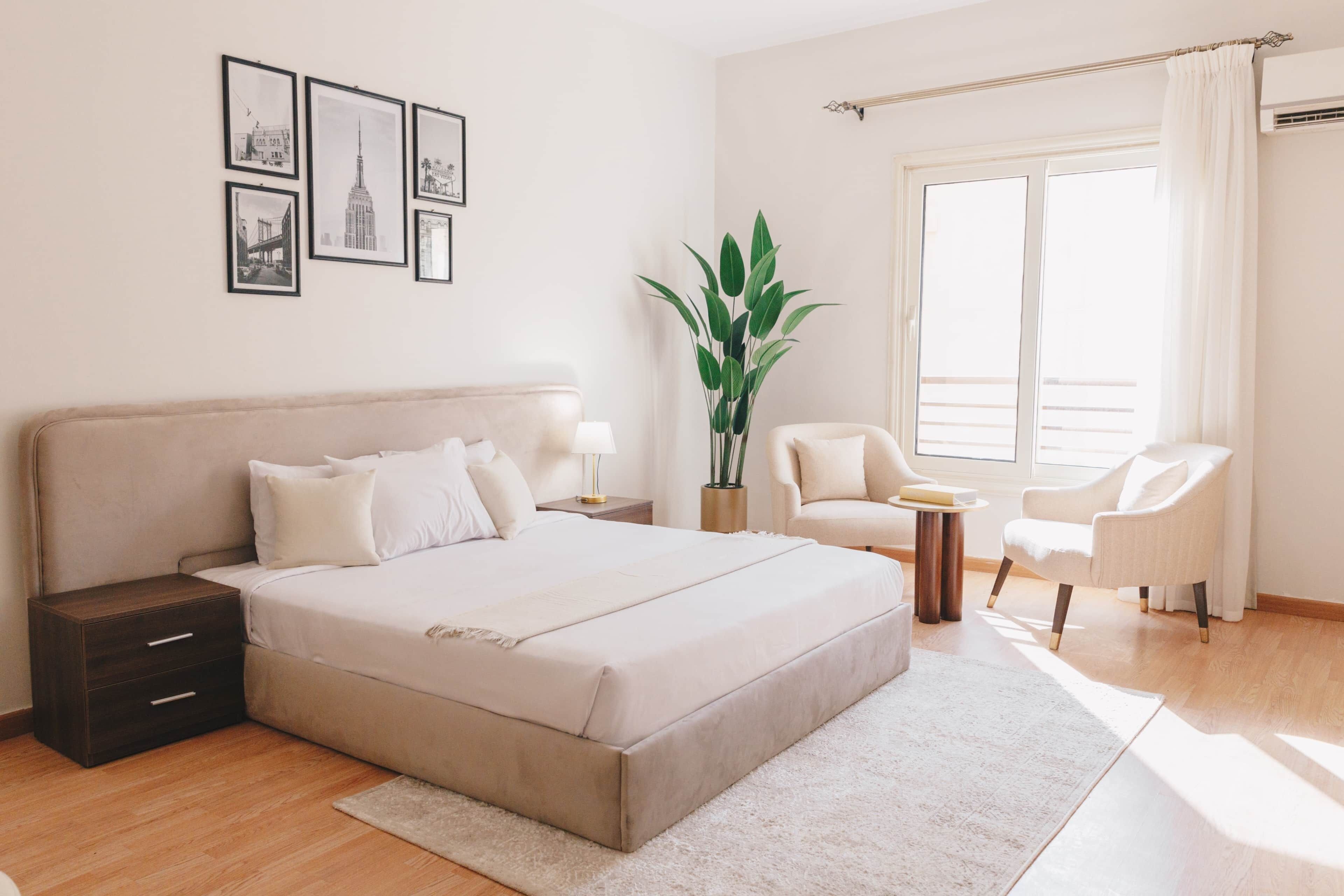 4 bedrooms, iron/ironing board, WiFi, bed sheets