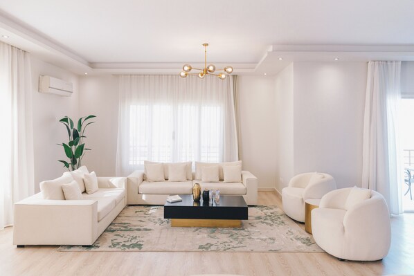 TV - The Seven Six Near Waterway 5A - 3, THE SEVEN SIX near WATERWAY 5A MALL By ELEGANT (New Cairo City)