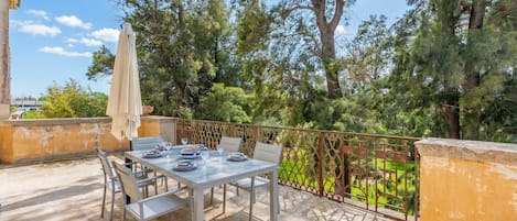 Family Apartment, Multiple Bedrooms (Vallone Apartment L) | Outdoor dining