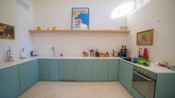 Familienapartment, Mehrere Schlafzimmer, 2 Bäder (Vallone Apartment S) | Eigene Küche | Kühlschrank, Mikrowelle, Ofen, Herdplatte