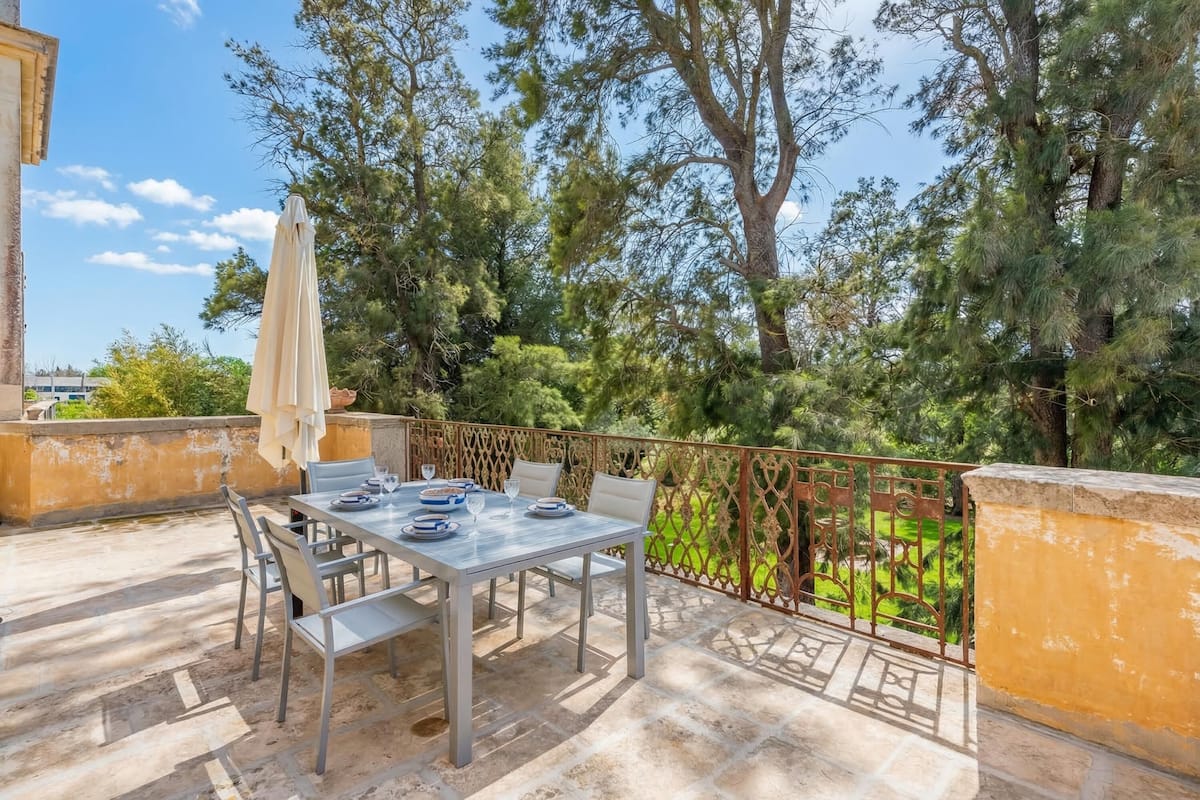 Family Apartment, 5 Bedrooms, Balcony (Vallone Apartment L) | Outdoor dining