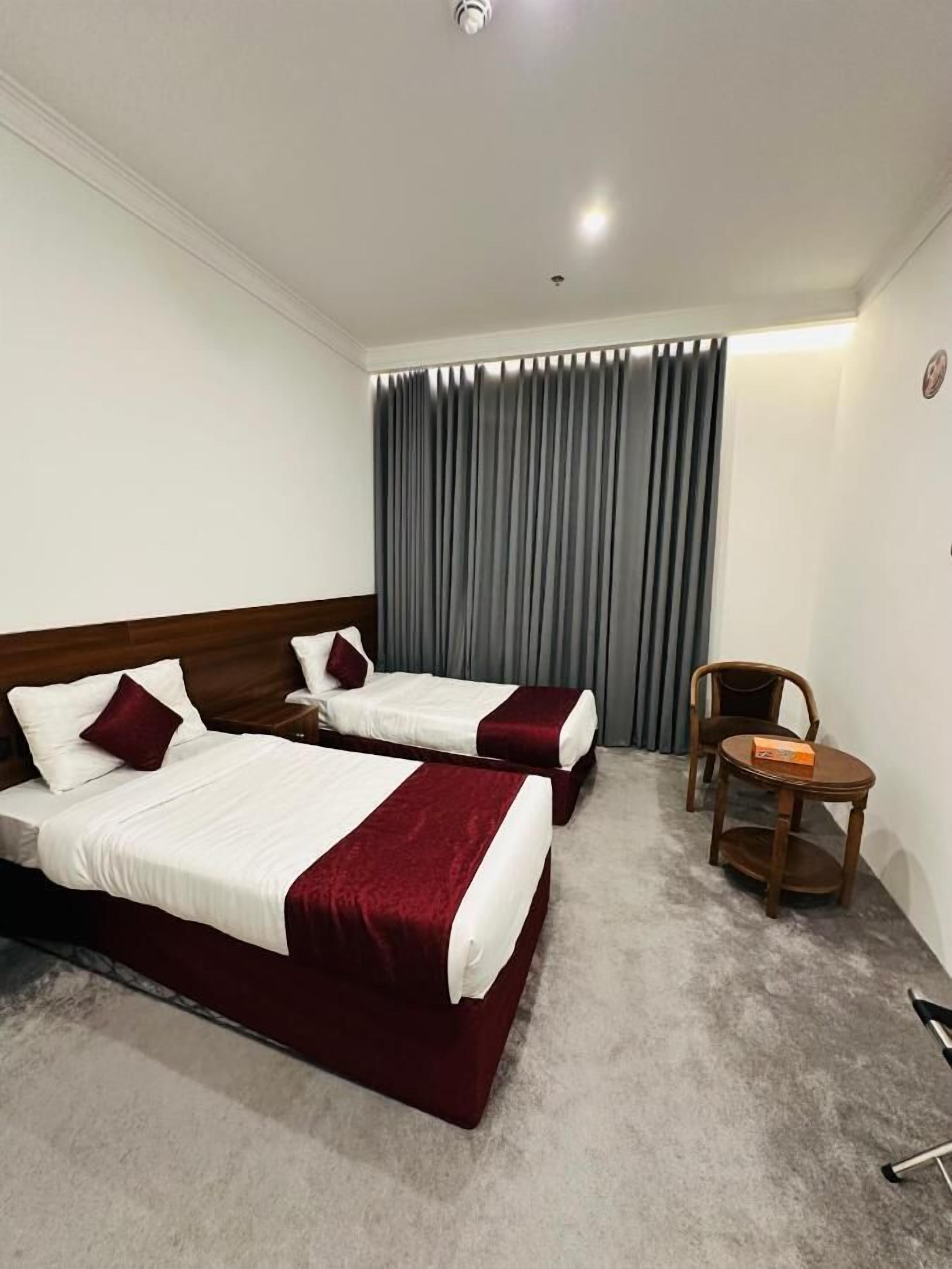 In-room safe, blackout drapes, free WiFi