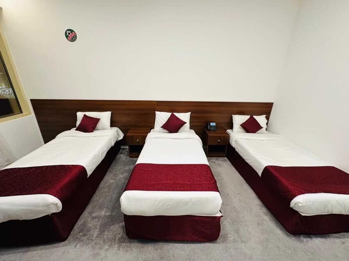 Caja de seguridad en la habitación, cortinas blackout y wifi gratis 