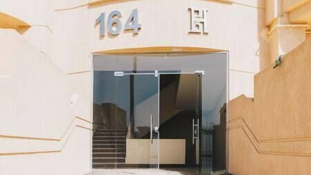 A building entrance with the number 164. - VIDA in Yasmeen - V402, Vida New Standard Studio (New Cairo City)