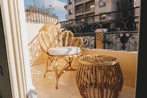 Terrace/patio - VIOLA Near Waterway - 11, VIOLA New Studio - Higher Floor (New Cairo City)