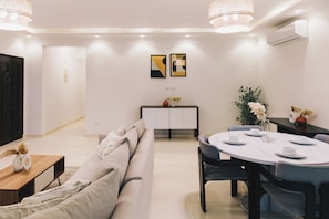 Dining - VIOLA Near Waterway - 11, VIOLA New Studio - Higher Floor (New Cairo City)